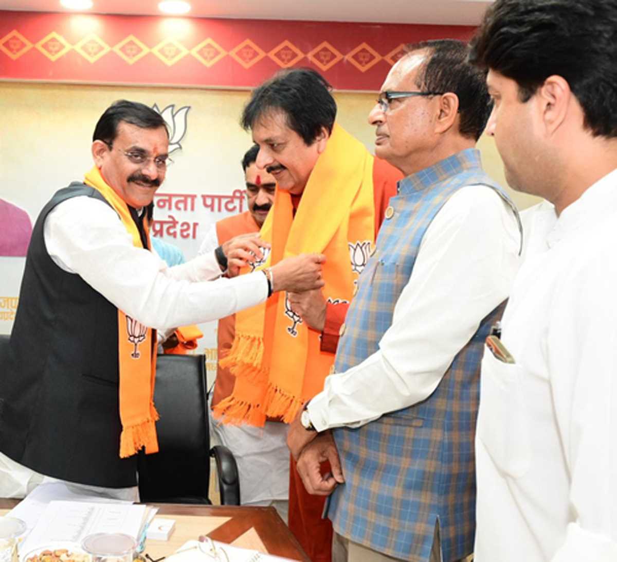 रीवा राजघराने के पुष्पराज भाजपा में शामिल रीवा राजघराने के पुष्पराज भाजपा में शामिल